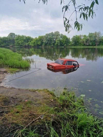У Шосткинській громаді знайшли затонулий автомобіль із власником