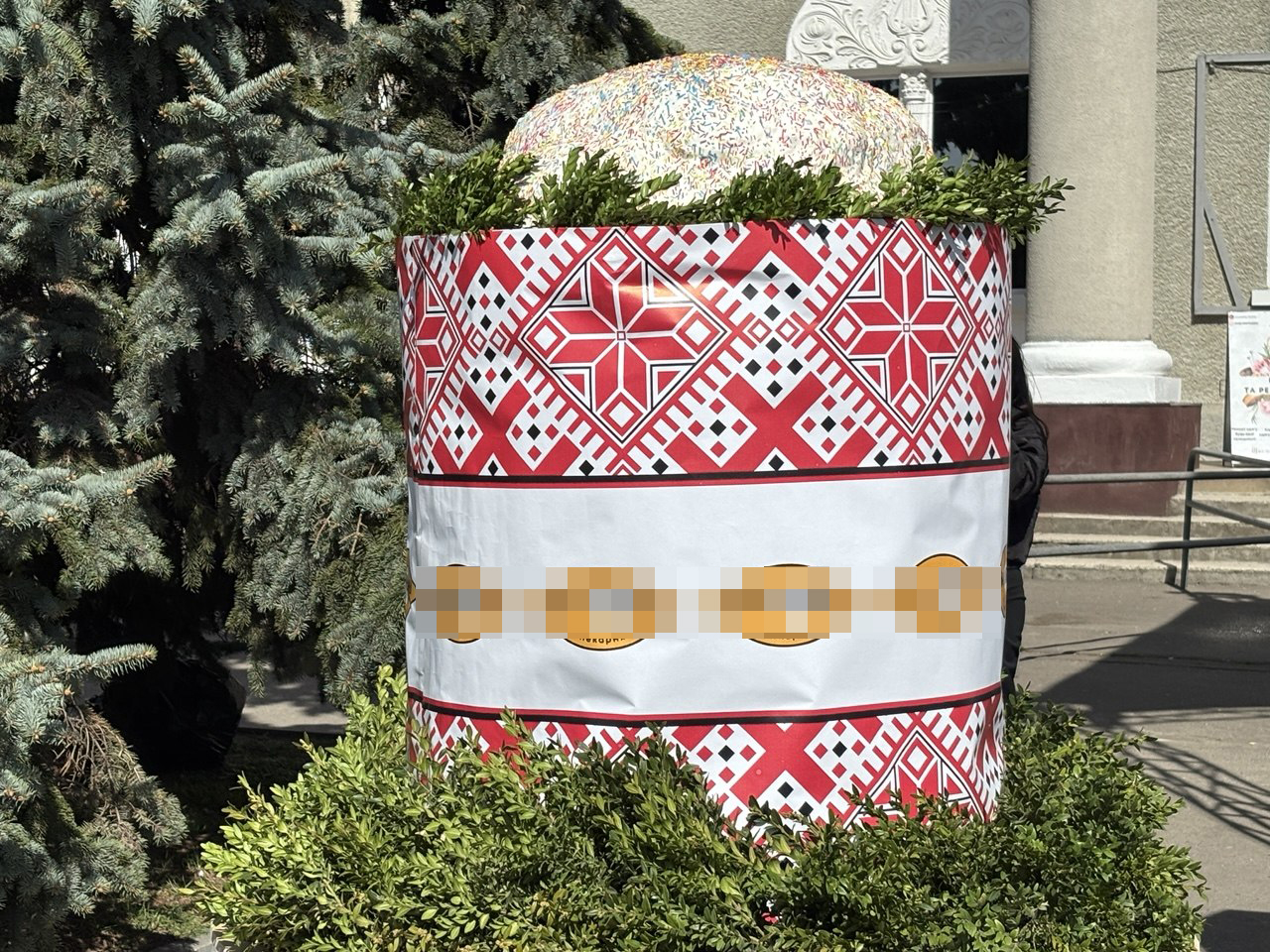 У місті на Волині до Великодня спекли 200-кілограмову паску