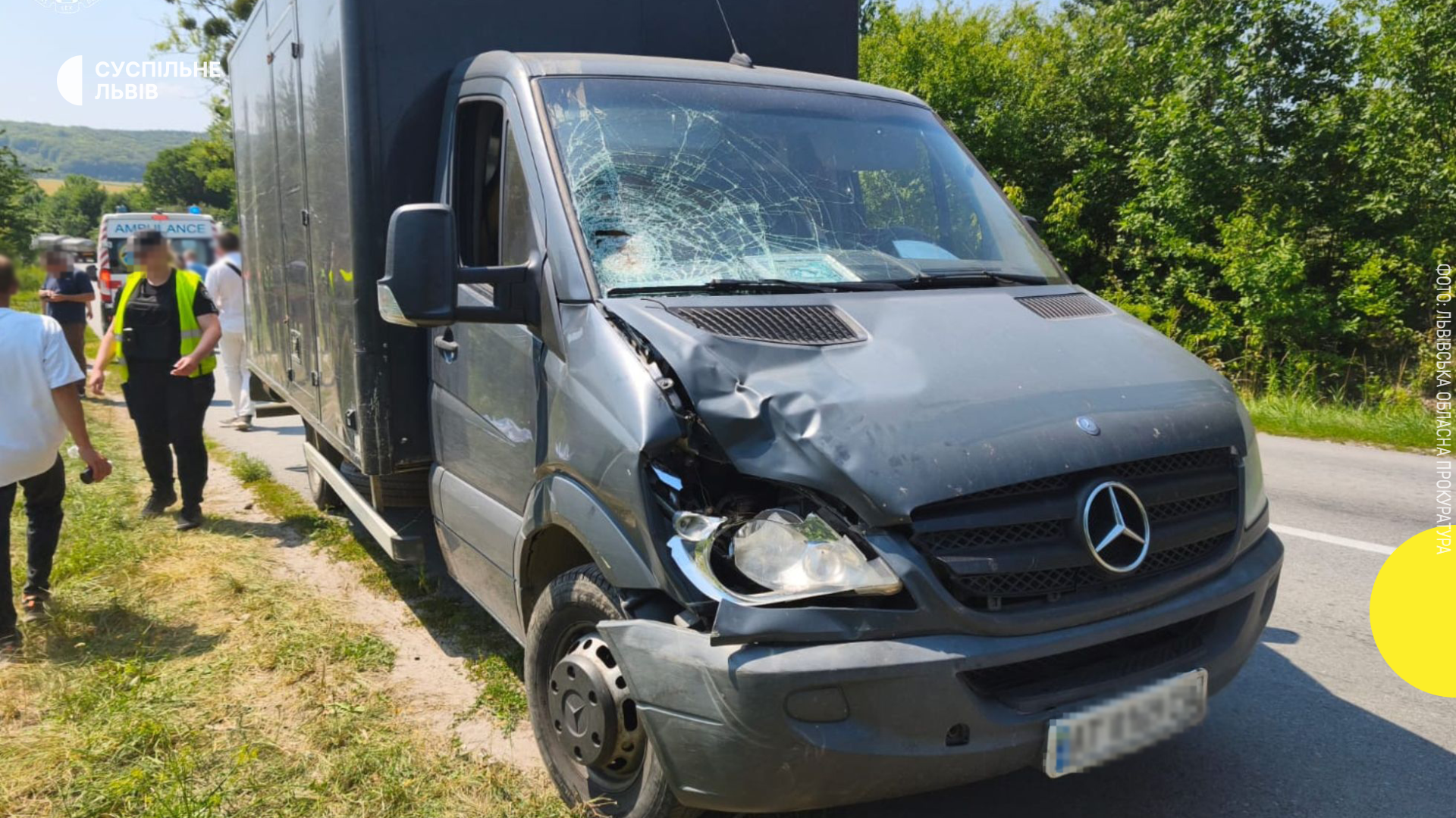 П’яний водій Mercedes збив і вбив військового на Львівщині — на місці трагедії був його 17-річний син