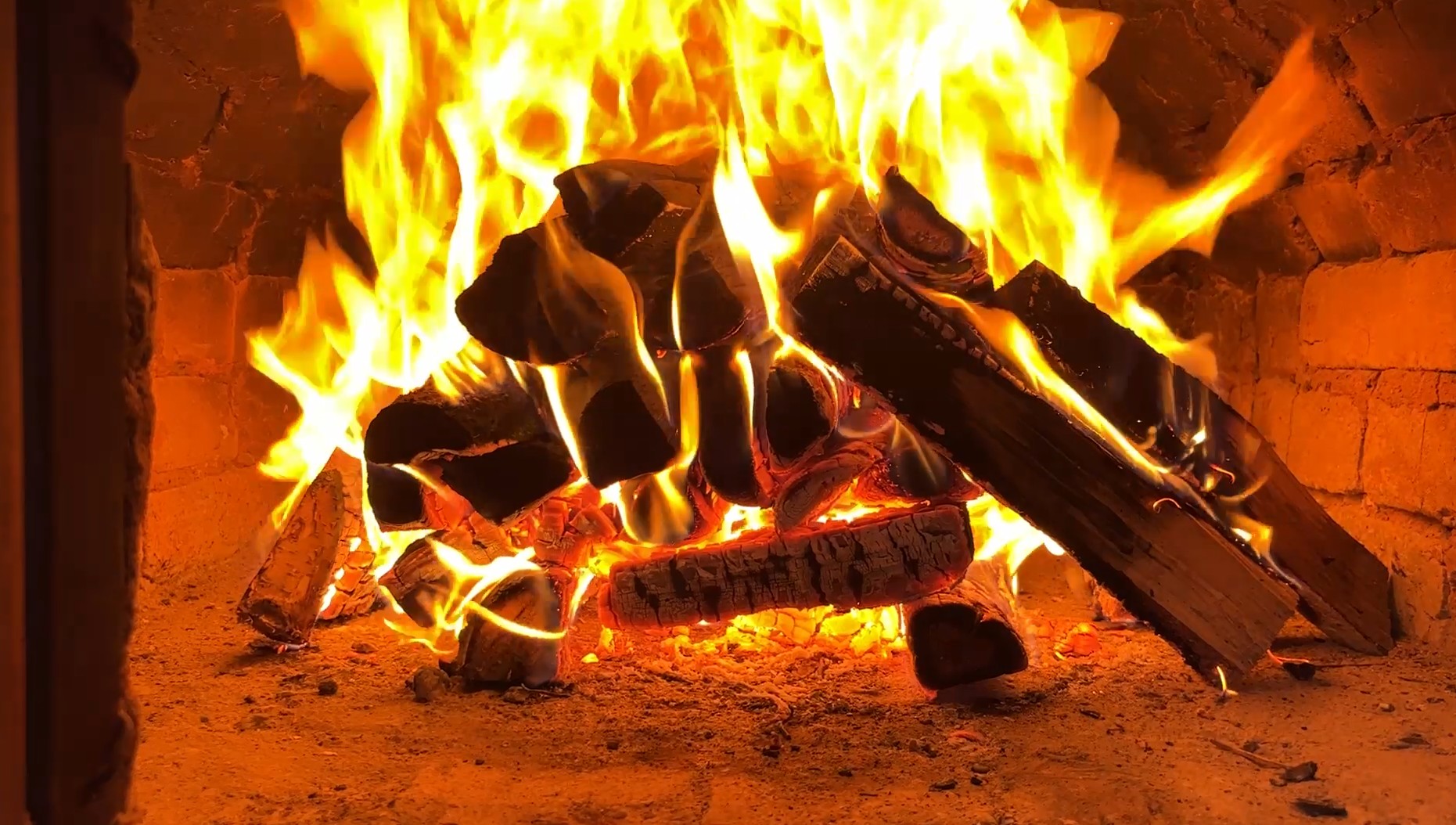 "Чекаю всіх за столом": прикордонниця з Волині готує паски за рецептом бабусі