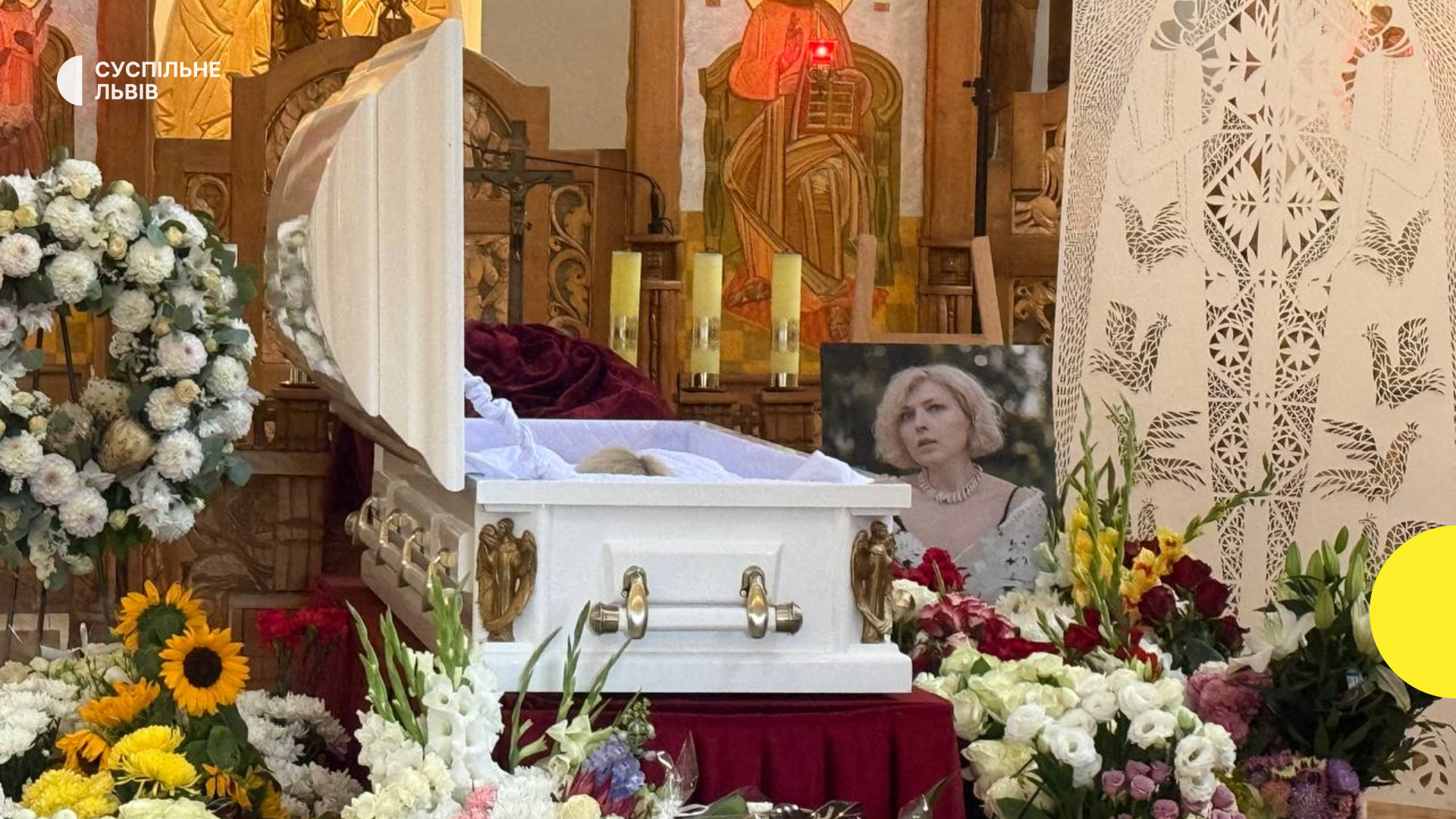 Крихка, як витинанка: Львів попрощався з мисткинею Дарією Альошкіною, яка підкорила своїм мистецтвом понад 20 країн світу