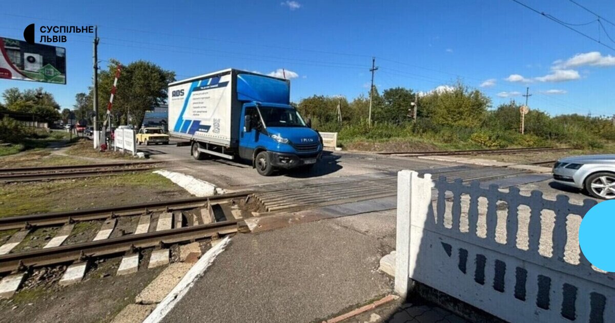 У Львові на дев’ять годин зупинять рух через залізничний переїзд на Холодній: де шукати об’їзд