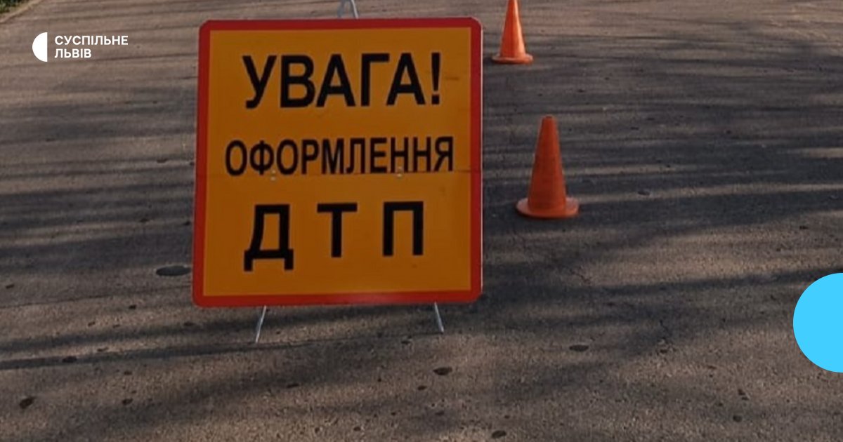 У Львові на вулиці Науковій зіткнулися автобус і інкасаторська машина: постраждали семеро осіб