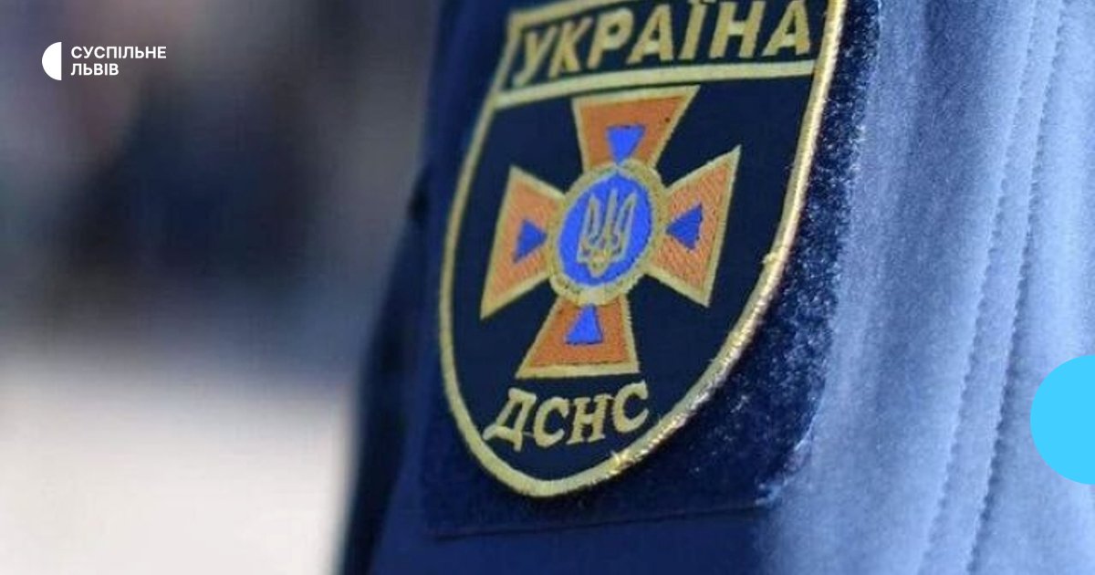 На Львівщині чоловік намагався розібрати старий снаряд і зазнав поранень