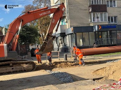 Ремонт вулиці Чорновола у Рівному затримується через заміну старих мереж Ремонт вулиці Чорновола у Рівному затримується через заміну старих мереж