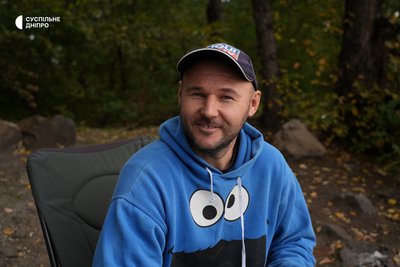 Приходить по їжу та не боїться людей: у Дніпрі кабан регулярно навідується до рибалок Приходить по їжу та не боїться людей: у Дніпрі кабан регулярно навідується до рибалок