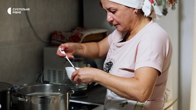 Без буряка та капусти: як на Поліссі готують традиційний борщ із грибами, пшоном і помідорами Без буряка та капусти: як на Поліссі готують традиційний борщ із грибами, пшоном і помідорами