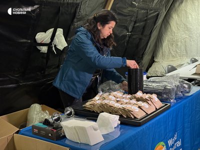 Українські громадяни з Олешків перетнули кордон з Україною — Зеленський Українські громадяни з Олешків перетнули кордон з Україною — Зеленський
