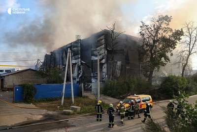 Наслідки обстрілу складів однієї з продовольчих мереж на Київщині, 31 серпня 2026 року Наслідки обстрілу складів однієї з продовольчих мереж на Київщині, 31 серпня 2026 року