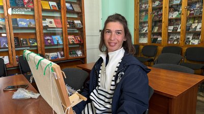 Ганна Владико, яка відвідує заняття з коцарства у бібліотеці імені Короленка Ганна Владико, яка відвідує заняття з коцарства у бібліотеці імені Короленка