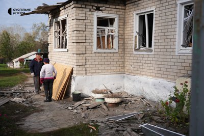 Удар КАБом по будинках у передмісті Дніпра: фоторепортаж з місця події Удар КАБом по будинках у передмісті Дніпра: фоторепортаж з місця події