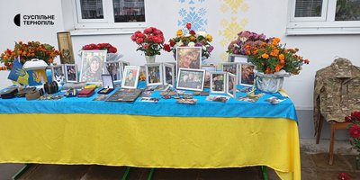 На Тернопільщині, відкрили меморіальну дошку, Роман Гарман, висадили дерево, меморіальна дошка, Світлана Гуменна На Тернопільщині, відкрили меморіальну дошку, Роман Гарман, висадили дерево, меморіальна дошка, Світлана Гуменна