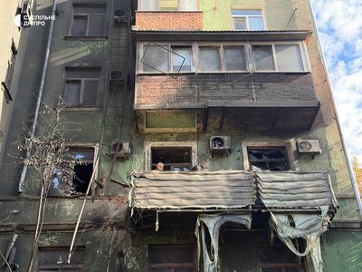 Четверо поранених, зруйновані квартири: що містяни розповіли про удар РФ по багатоповерхівці у центрі Дніпра Четверо поранених, зруйновані квартири: що містяни розповіли про удар РФ по багатоповерхівці у центрі Дніпра