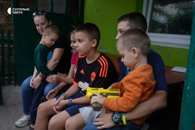 «Мамо, прокидайся»: як нечуюча одеситка виховує п’ятьох дітей під час війни