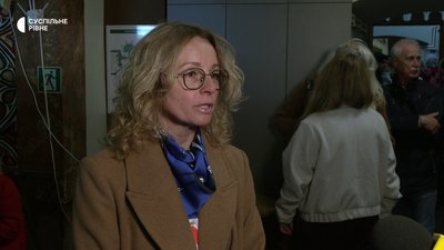 Вишиту книгу поета Максима Кривцова презентували у Рівному Вишиту книгу поета Максима Кривцова презентували у Рівному