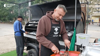 67 кілограмів м’яса за день: як ветерани започаткували гриль-бізнес у Білгороді-Дністровському 67 кілограмів м’яса за день: як ветерани започаткували гриль-бізнес у Білгороді-Дністровському