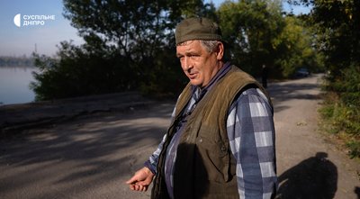 Приходить по їжу та не боїться людей: у Дніпрі кабан регулярно навідується до рибалок Приходить по їжу та не боїться людей: у Дніпрі кабан регулярно навідується до рибалок