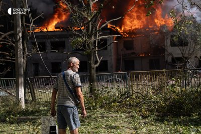 «Почула крик, побігла туди». Удар по евакуаційному пункту в Краматорську: свідчення очевидиці та фото з місця «Почула крик, побігла туди». Удар по евакуаційному пункту в Краматорську: свідчення очевидиці та фото з місця