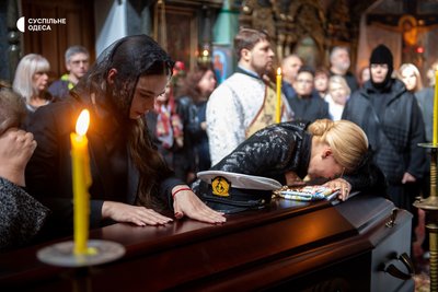 «Сам залишився на містку»: в Одесі попрощалися з капітаном Олексієм Сідоруком, який загинув після удару дрона