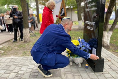 «Ми повертаємо пам’ять»: у Подільську відкрили меморіал жертвам Голокосту «Ми повертаємо пам’ять»: у Подільську відкрили меморіал жертвам Голокосту