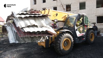 «Все на мене посипалося, а я спала»: що розповіли містяни про атаку РФ по Рівному 14 жовтня «Все на мене посипалося, а я спала»: що розповіли містяни про атаку РФ по Рівному 14 жовтня