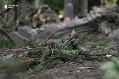 Атака армії РФ по кладовищу у Рівному. Фоторепортаж Атака армії РФ по кладовищу у Рівному. Фоторепортаж
