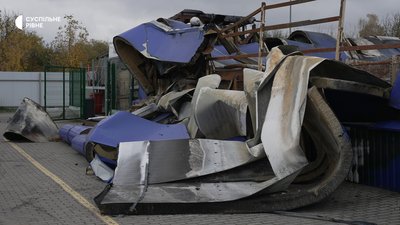 Російський безпілотник зруйнував торговельний центр на Рівненщині: троє людей поранені Російський безпілотник зруйнував торговельний центр на Рівненщині: троє людей поранені