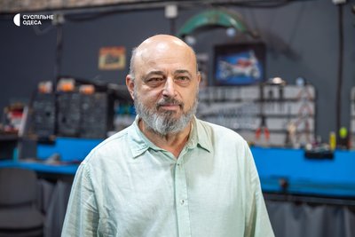 «Що значить — не розбереться?»: як подружжя з Одеси проводить курси автомеханіки для жінок