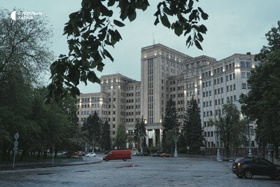 Головний корпус ХНУ ім. В.Н. Каразіна після дощу, Харків, травень 2025 року Головний корпус ХНУ ім. В.Н. Каразіна після дощу, Харків, травень 2025 року