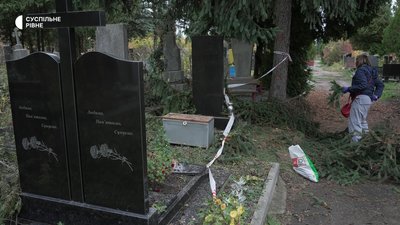 Атака армії РФ по кладовищу у Рівному. Фоторепортаж Атака армії РФ по кладовищу у Рівному. Фоторепортаж