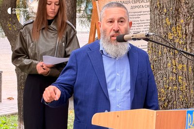 «Ми повертаємо пам’ять»: у Подільську відкрили меморіал жертвам Голокосту «Ми повертаємо пам’ять»: у Подільську відкрили меморіал жертвам Голокосту