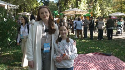 Соломія Косолапова, мама-вихователька, мама з донькою, пікнік на підтримку всиновлення Соломія Косолапова, мама-вихователька, мама з донькою, пікнік на підтримку всиновлення