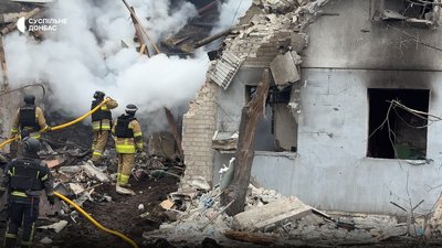 «Чотири ночі не спимо». Які наслідки удару КАБів по Олександрівці (відео) «Чотири ночі не спимо». Які наслідки удару КАБів по Олександрівці (відео)