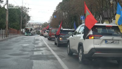 На щиті, колона, кортеж На щиті, колона, кортеж