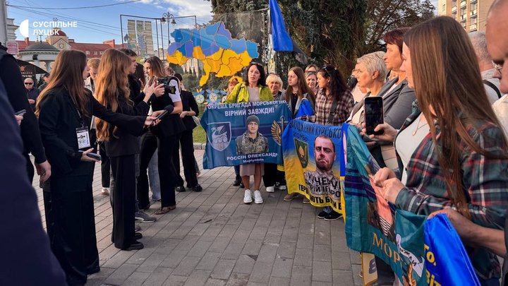 У Луцьку керівник ОПУ зустрівся з родинами загиблих, безвісти зниклих та полонених У Луцьку керівник ОПУ зустрівся з родинами загиблих, безвісти зниклих та полонених