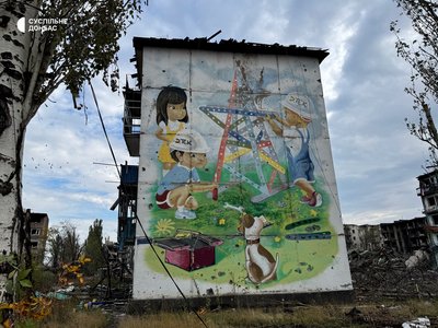 Вулиці в оптоволокні та руїни. Фоторепортаж із Білозерського на Донеччині