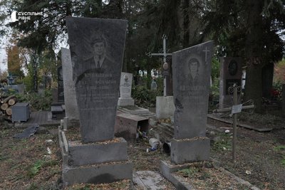 Атака армії РФ по кладовищу у Рівному. Фоторепортаж Атака армії РФ по кладовищу у Рівному. Фоторепортаж