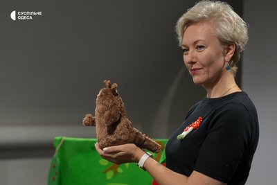 «Будемо читати перед сном»: в Одесі показали першу в Україні дитячу книжку, викладену жестовою мовою «Будемо читати перед сном»: в Одесі показали першу в Україні дитячу книжку, викладену жестовою мовою