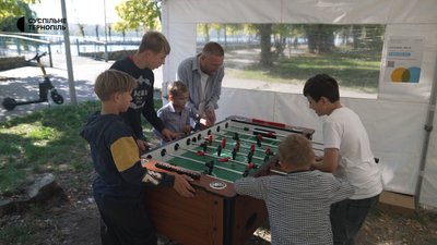 Андрій Палцан, батько-вихователь, діти, пікнік Андрій Палцан, батько-вихователь, діти, пікнік