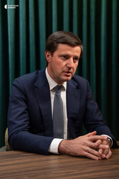 Міністр аграрної політики та продовольства України Тарас Висоцький під час інтервʼю Суспільному, Київ, 2 жовтня 2026 року Міністр аграрної політики та продовольства України Тарас Висоцький під час інтервʼю Суспільному, Київ, 2 жовтня 2026 року