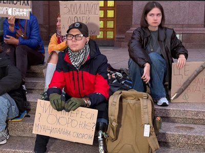 У центрі Києва відбулася акція протесту проти вирубки дерев на Теремках У центрі Києва відбулася акція протесту проти вирубки дерев на Теремках