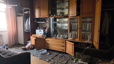 «Будинок трусило від вибухів»: що пережили мешканці київської дев’ятиповерхівки в Деснянському районі після балістики «Будинок трусило від вибухів»: що пережили мешканці київської дев’ятиповерхівки в Деснянському районі після балістики