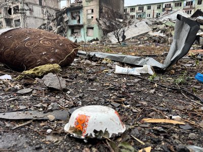 Вулиці в оптоволокні та руїни. Фоторепортаж із Білозерського на Донеччині