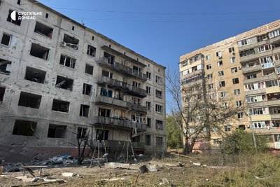«Злякалася та впала з ліжка». Як жителі Слов'янська пережили недільний удар бомбами «Злякалася та впала з ліжка». Як жителі Слов'янська пережили недільний удар бомбами