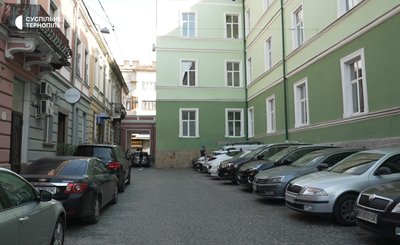Пішохідний простір на вулиці Кульчицької в Тернополі, парковка, облавтодор Пішохідний простір на вулиці Кульчицької в Тернополі, парковка, облавтодор