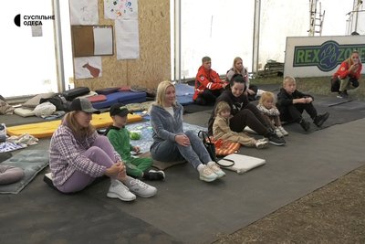 «Діти показують трюки з собаками»: як минуло заключне заняття з каністерапії для дітей ВПО в Одес «Діти показують трюки з собаками»: як минуло заключне заняття з каністерапії для дітей ВПО в Одес
