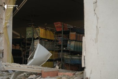 Російська армія завдала удару по школі в Сумах Російська армія завдала удару по школі в Сумах