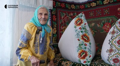 Валентина Генсюр, зв’язкова УПА, вишиті подушки Валентина Генсюр, зв’язкова УПА, вишиті подушки