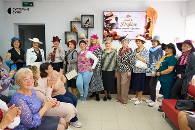 «Нас б'ють, а ми живемо». У Сумах стартував новий навчальний рік Університету третього віку «Нас б'ють, а ми живемо». У Сумах стартував новий навчальний рік Університету третього віку
