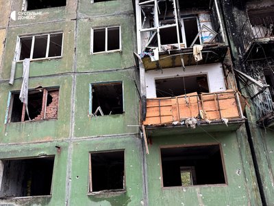 Вулиці в оптоволокні та руїни. Фоторепортаж із Білозерського на Донеччині